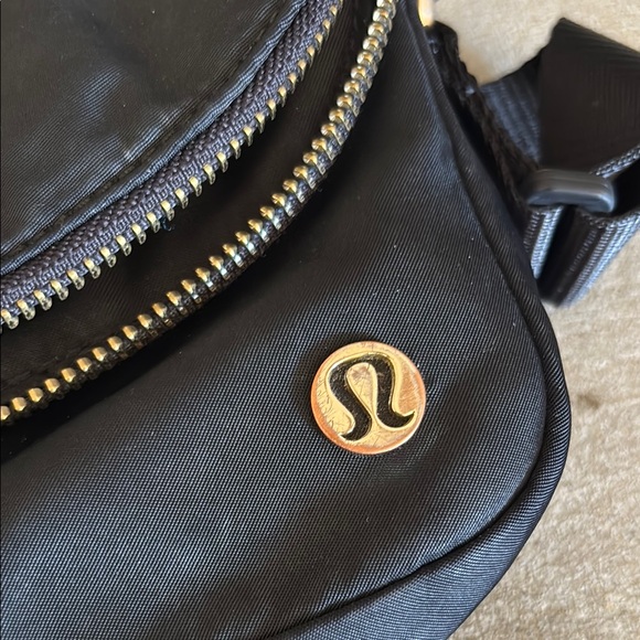 lululemon athletica Black Crossbody Bag - Picture 5 of 8